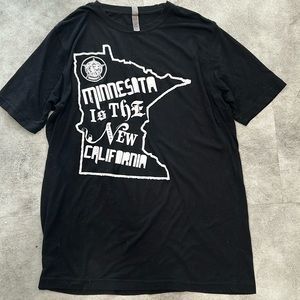 Minnesota tshirt in men’s Large. Soft relaxed fit.